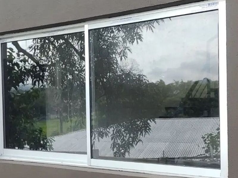 Ventana de vidrio corrediza en San José