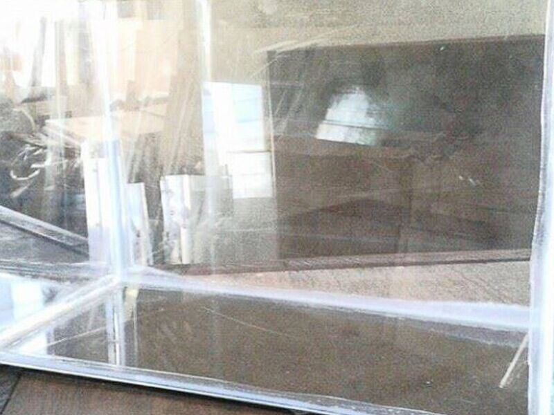 Caja acrílica uv para baño en San José