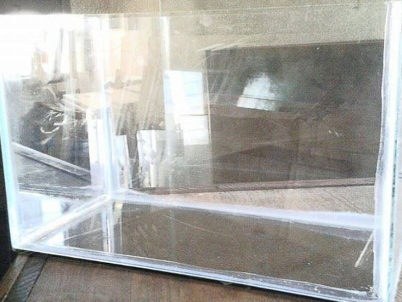 Caja de vidrio templado multiusos en San José