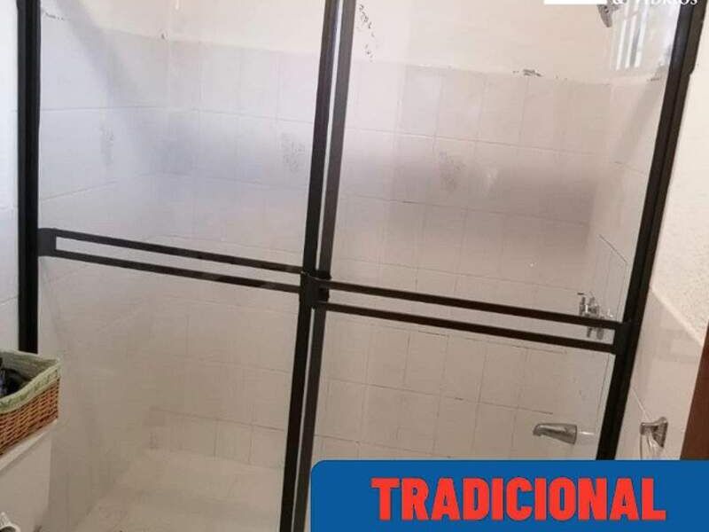 Puerta tradicional de baño en San José