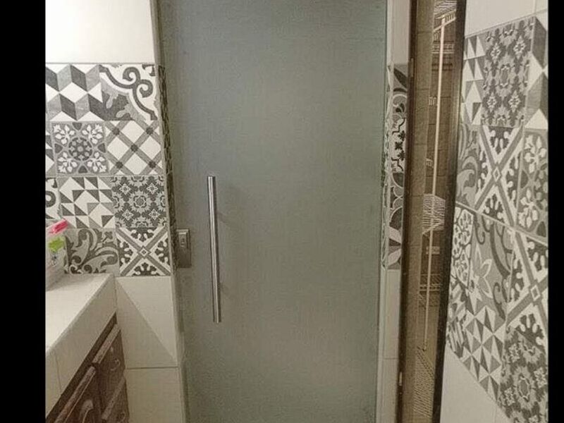 Puerta laminada de vidrio en Guadalupe 