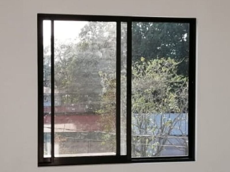 Ventana de cristal 30x30cm en Alajuela 