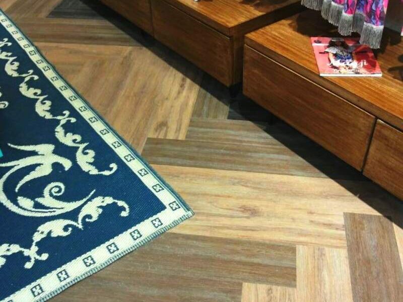 Piso LVT con diseño Costa Rica