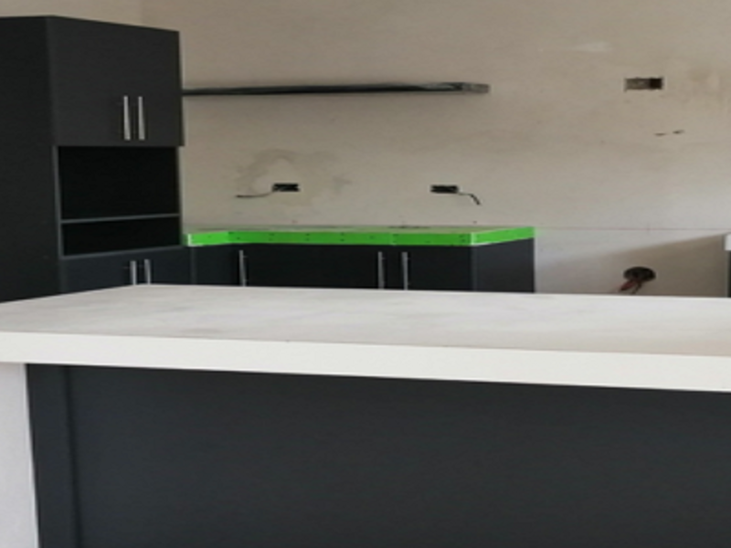 Mueble color negro de cocina Cartago