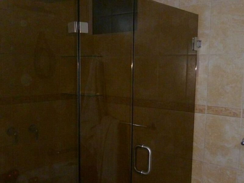 CUARTO BAÑO ELEGANTE GUAPILES