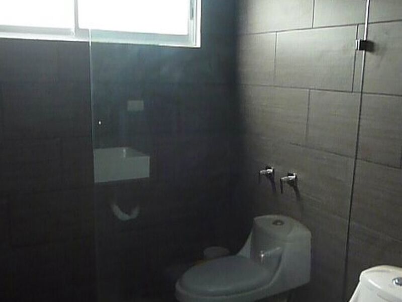 PUERTA BAÑO VIDRIO GUAPILES