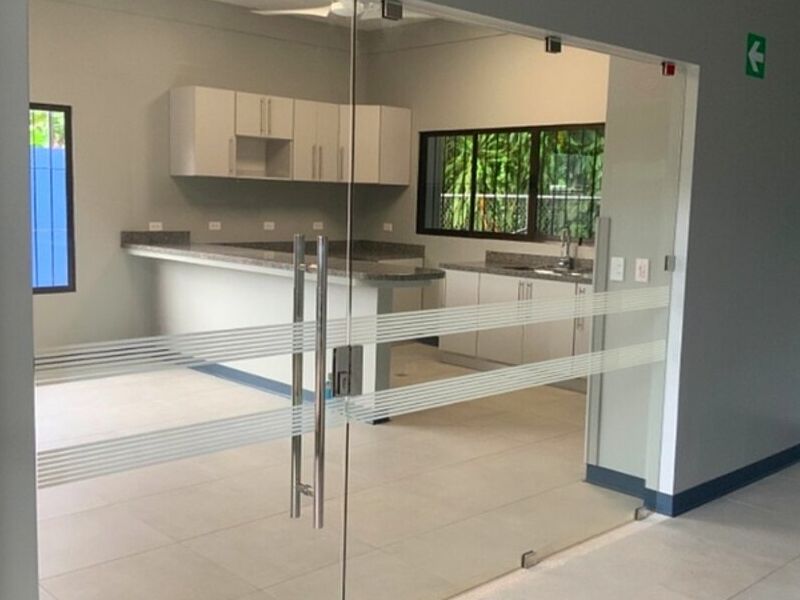 Instalación Puerta Cristal Costa Rica