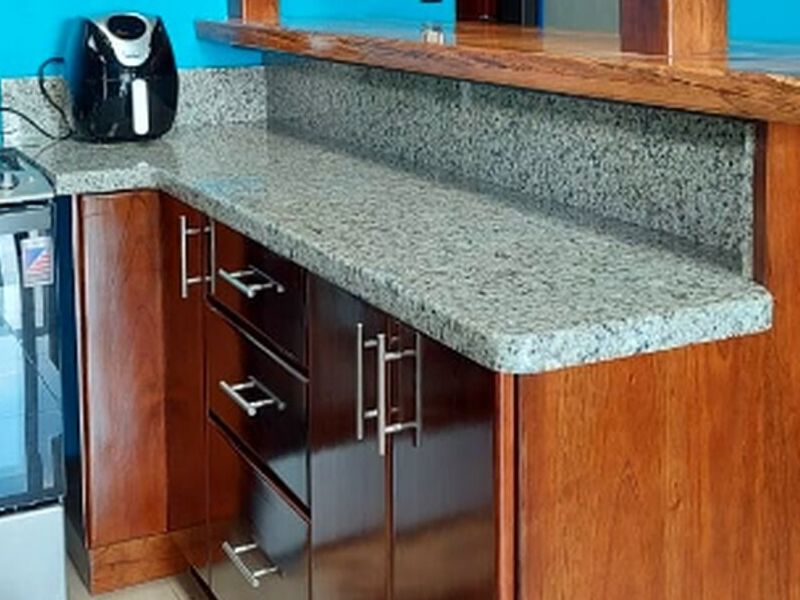 MODULAR COCINA  CON MARMOL SAN JOSE 