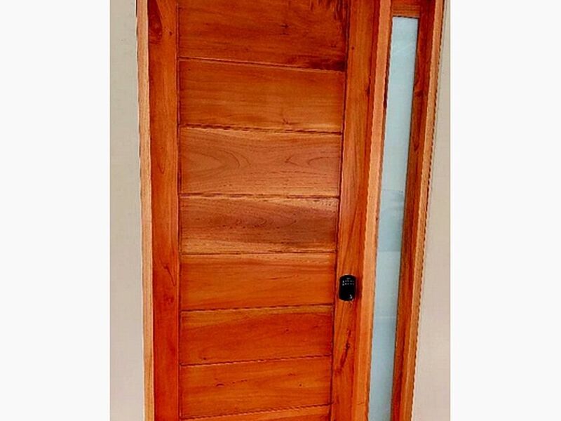 Puerta sólida madera cedro ALAJUELA