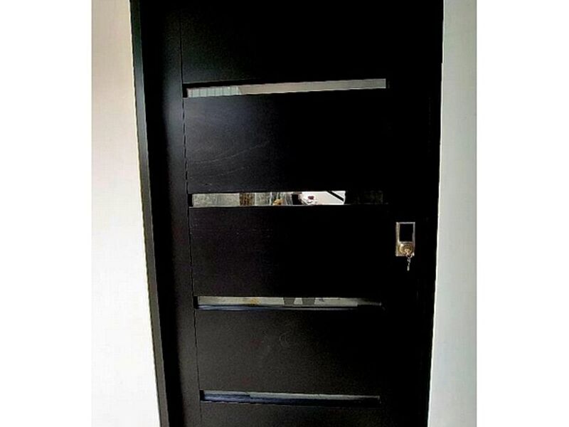 Puerta delantera madera HEREDIA