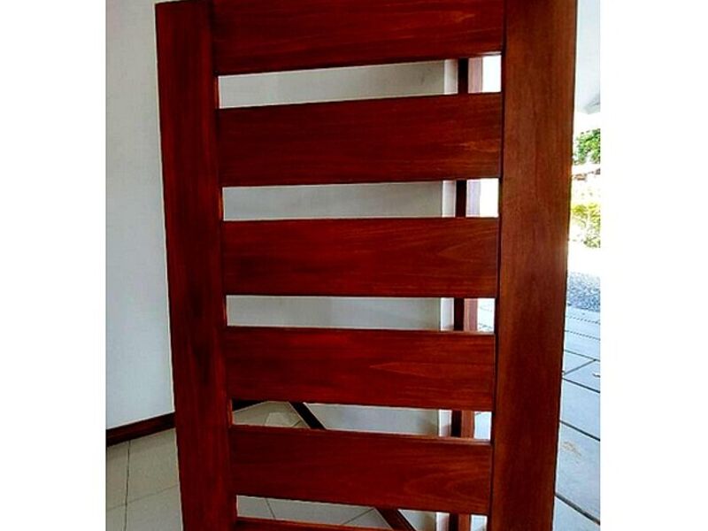 Puerta pivotante HEREDIA