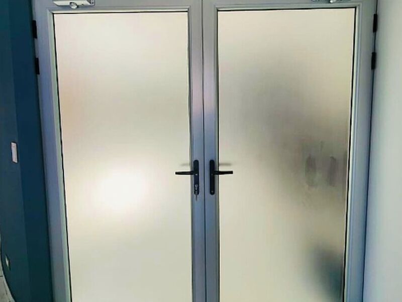 PUERTA ALUMINIO VIDRIO PLOMO SAN JOSE