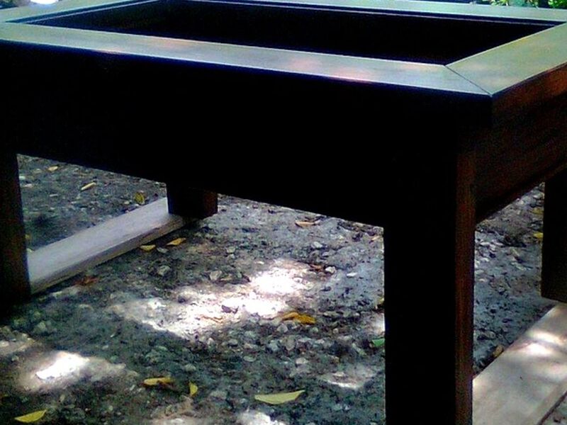 Mesa centro acabado obscuro GUANACASTE