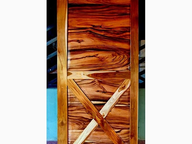 Puerta teca CARTAGO