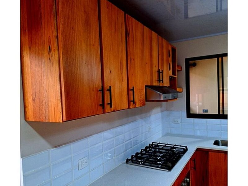 Mueble cocina sobre Cuarzo ALAJUELA