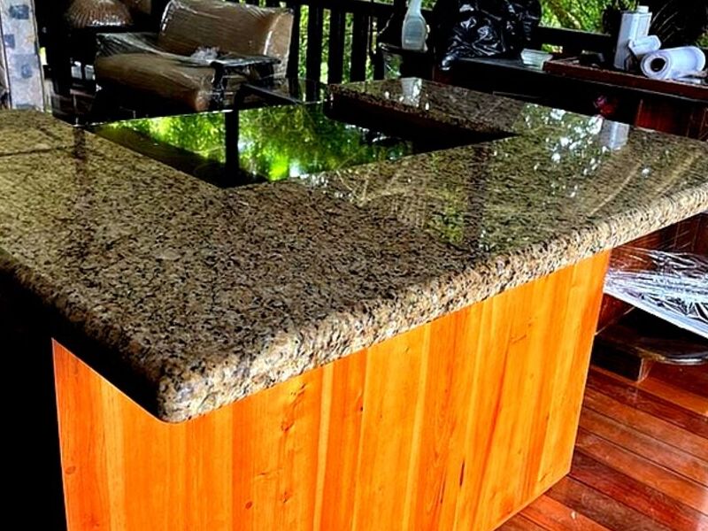 Isla sobre granito ALAJUELA