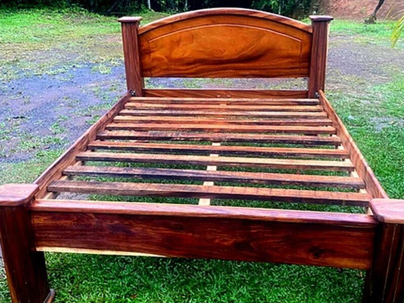 Cama Quuen madera Guanacaste ALAJUELA