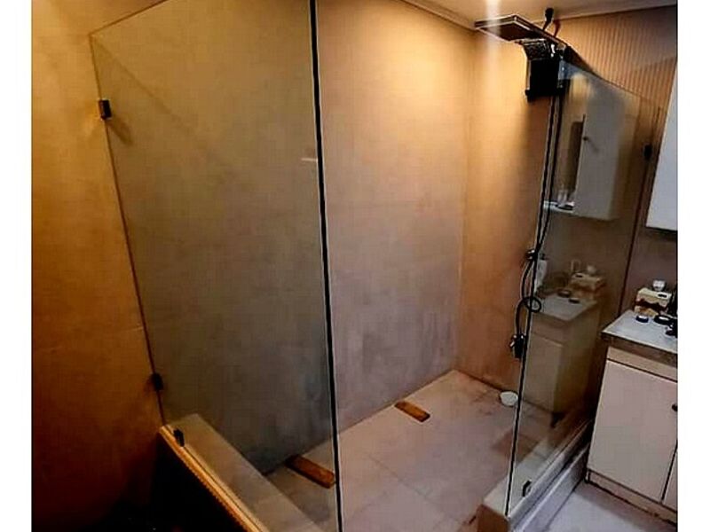 Puerta diseño temperado vidrio claro CARTAGO