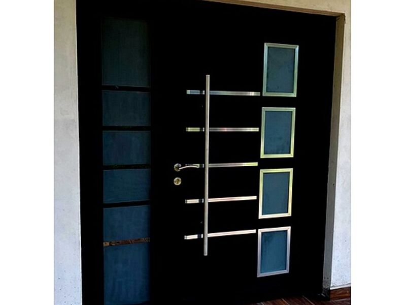 Puerta herrería vidrios esmerilados CARTAGO