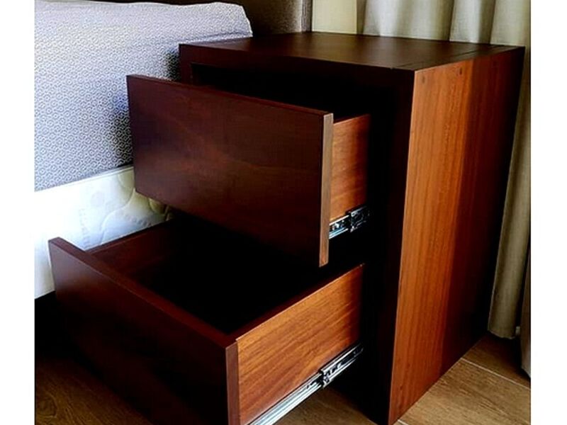 Mesita noche madera laurel HEREDIA