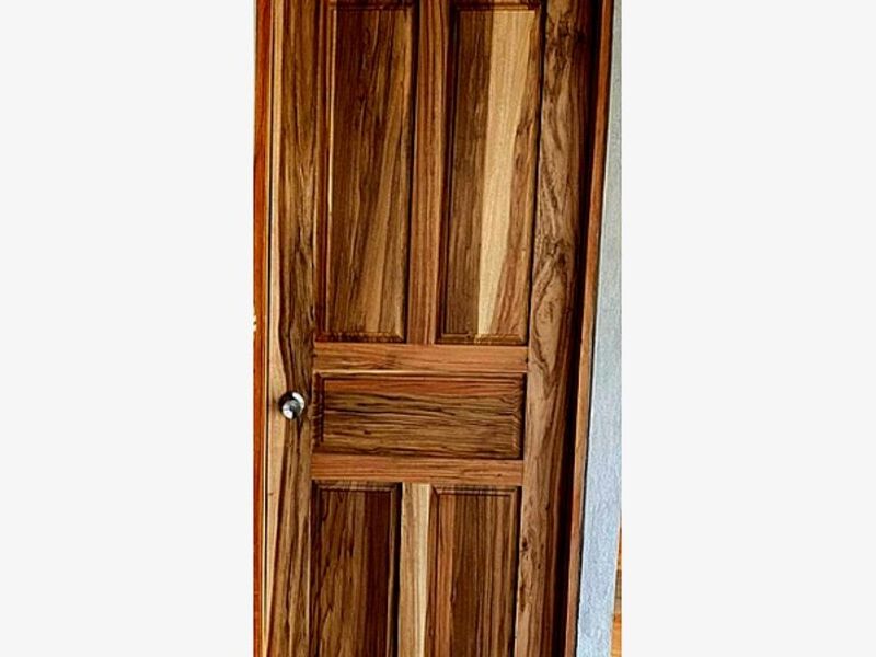 Puerta madera laurel GUANACASTE