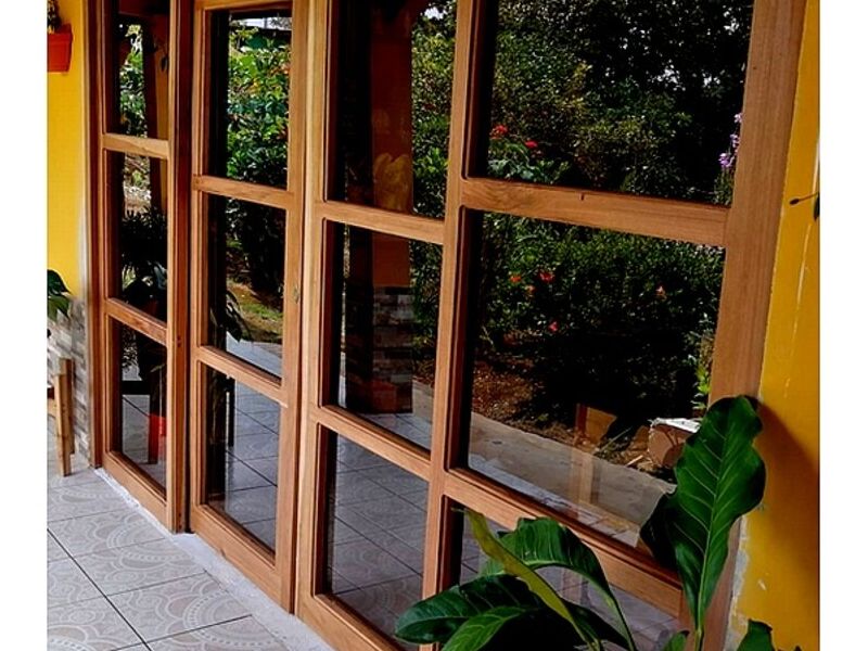 Puerta Corrediza madera laurel ALAJUELA