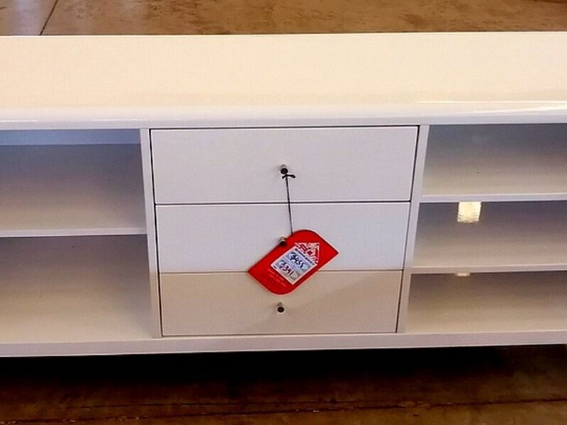 Mueble T.V acabado brillante blanco ALAJUELA