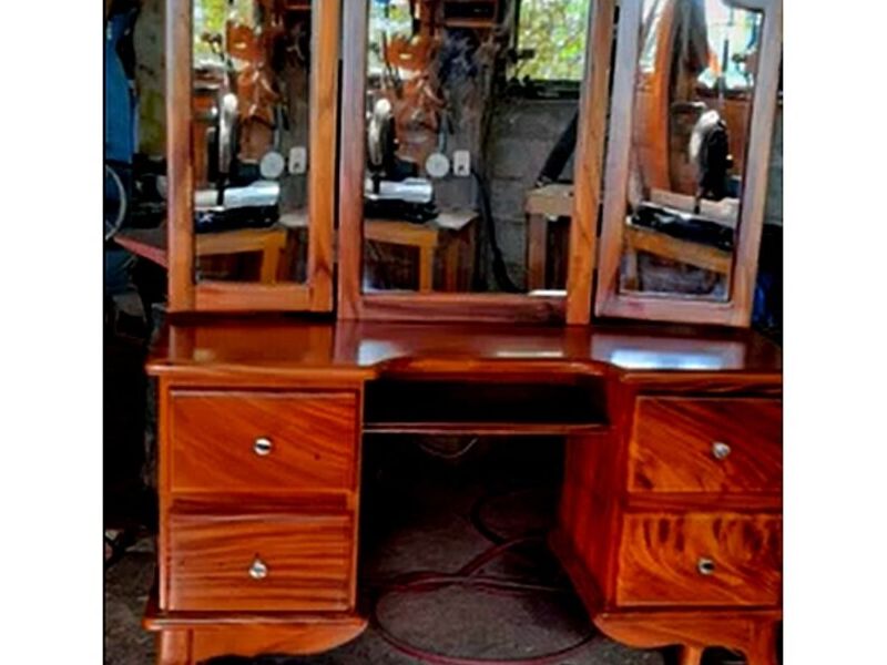 Cómoda tres espejos SARCHÍ