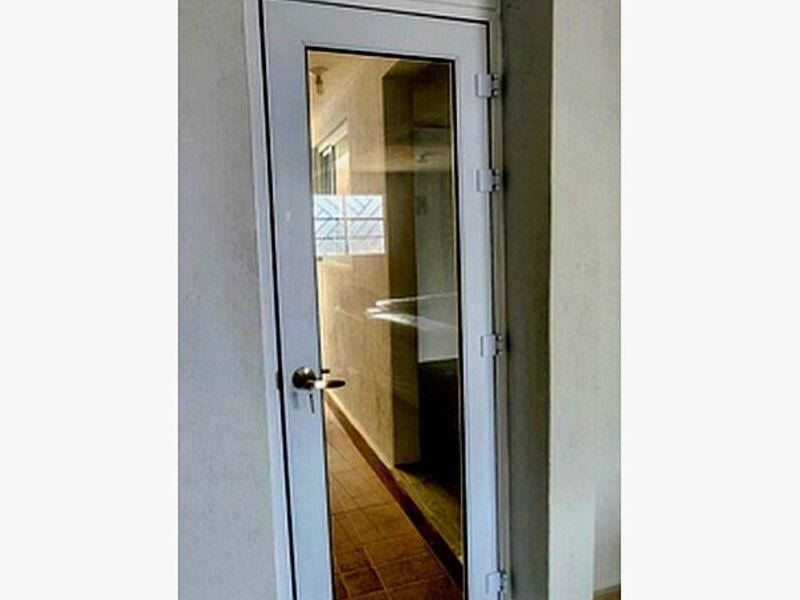 Puerta abatible lujo HEREDIA