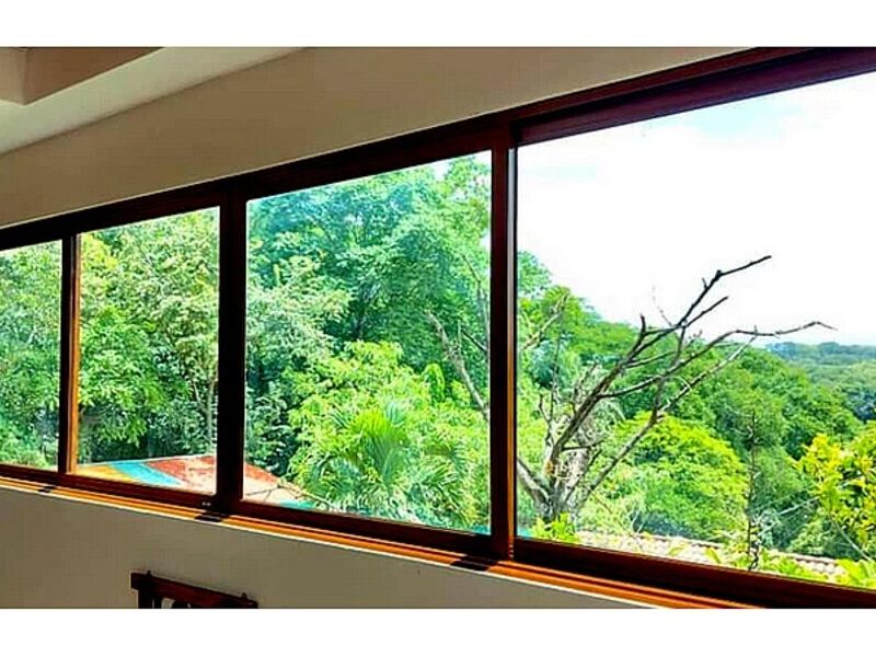 Ventana corrediza Akari madera HEREDIA
